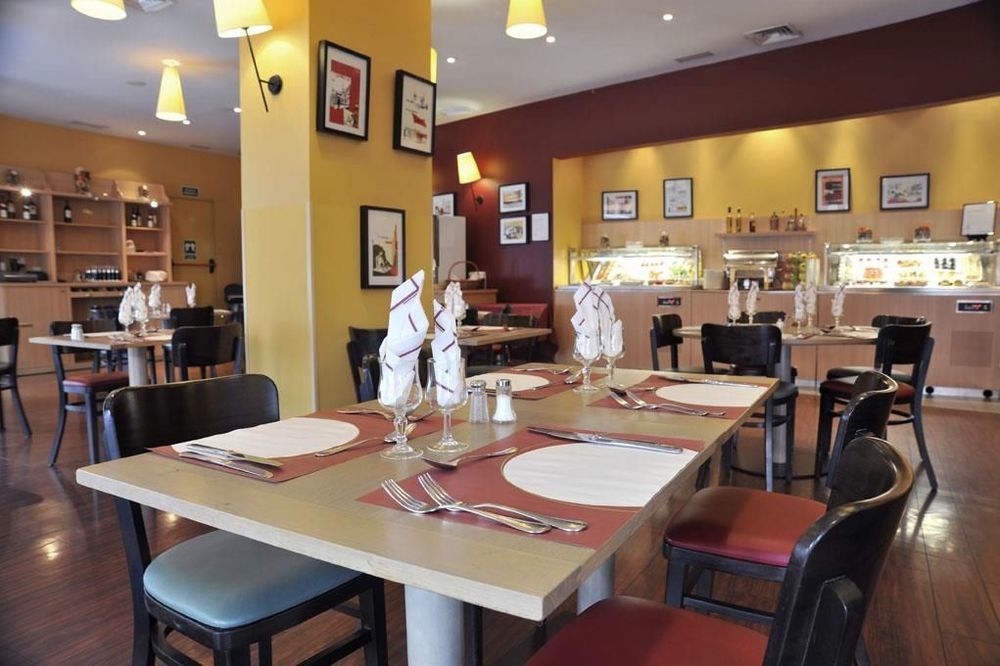 Travelodge Madrid Alcala De Henares Restoran gambar