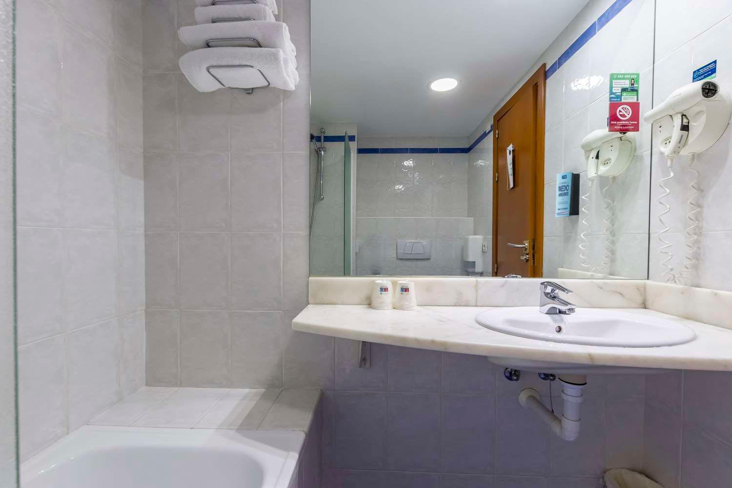 Travelodge Madrid Alcala De Henares Luaran gambar