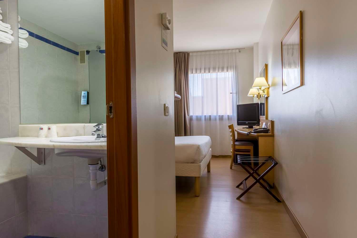 Travelodge Madrid Alcala De Henares Luaran gambar