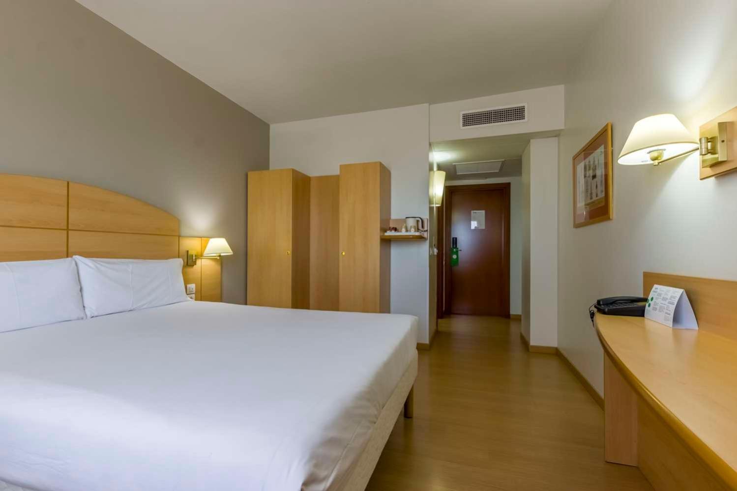 Travelodge Madrid Alcala De Henares Luaran gambar
